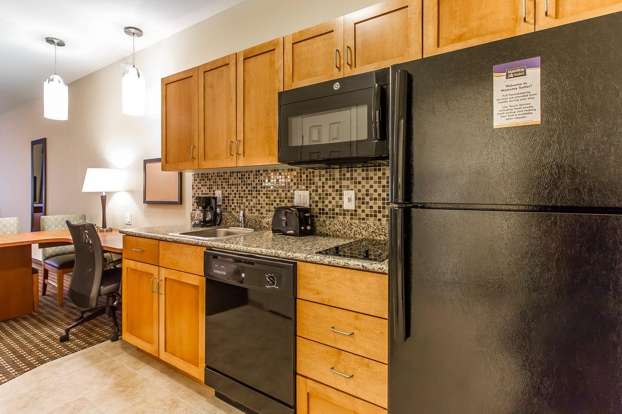 Mainstay Suites Stanley Bagian luar foto