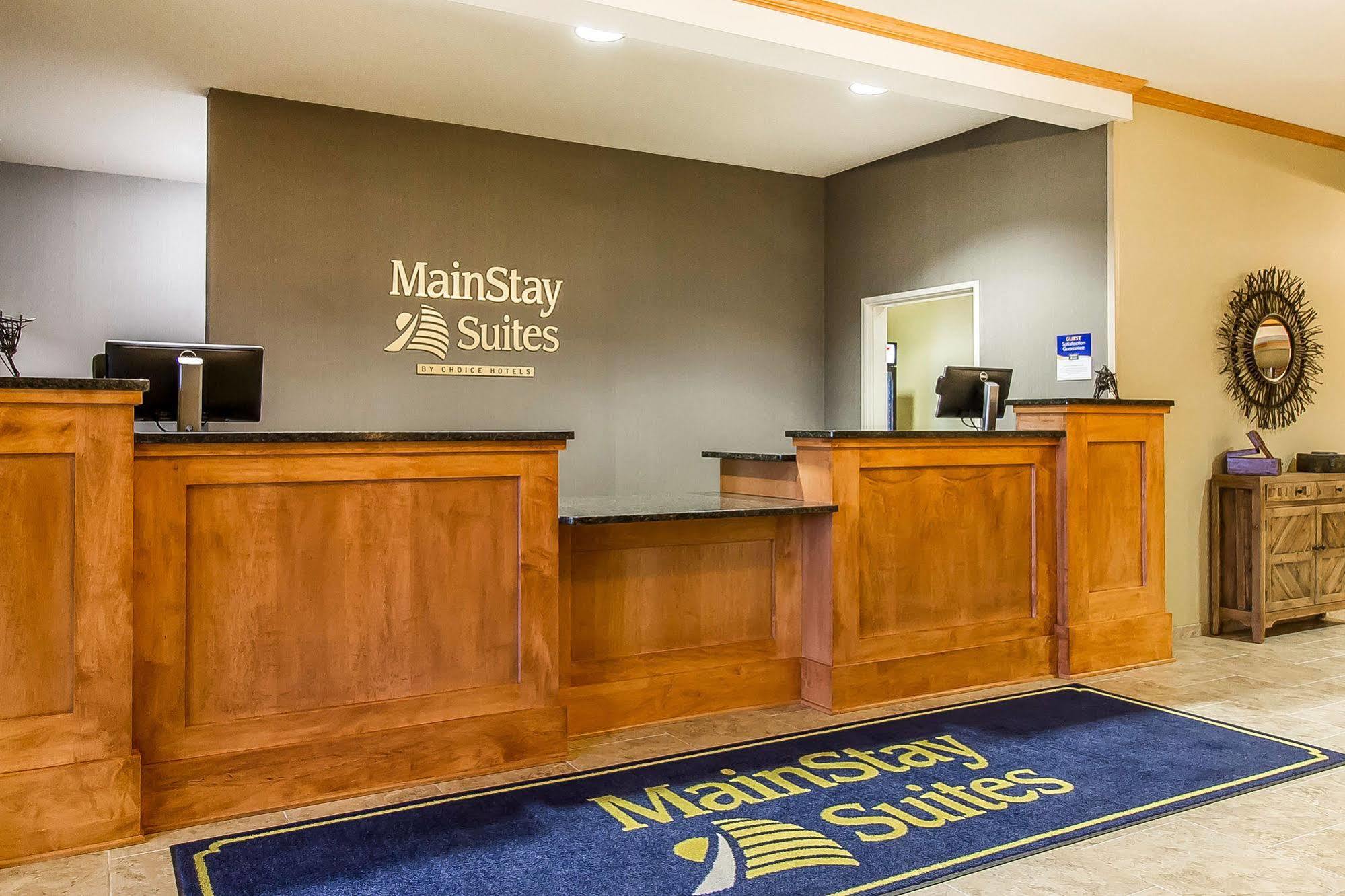 Mainstay Suites Stanley Bagian luar foto