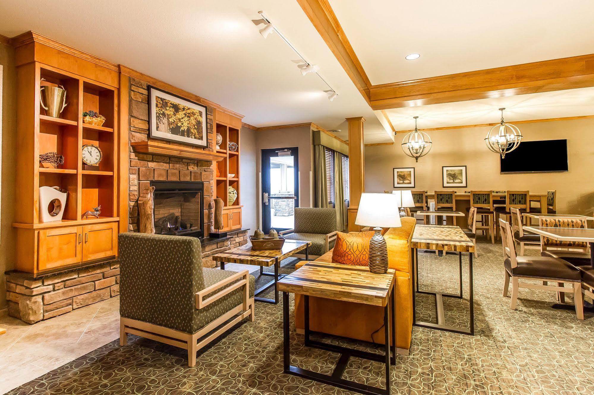 Mainstay Suites Stanley Bagian luar foto