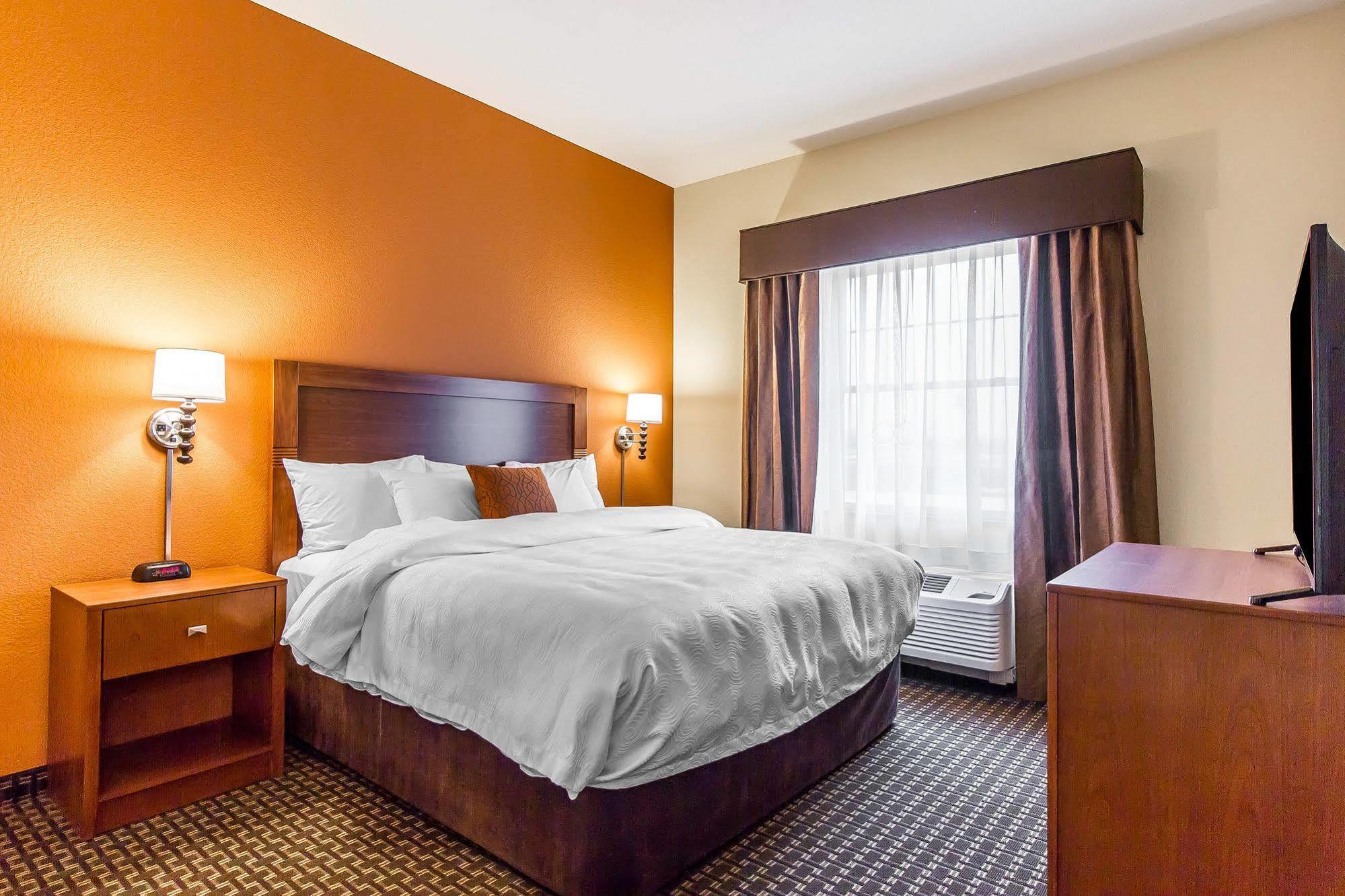Mainstay Suites Stanley Bagian luar foto