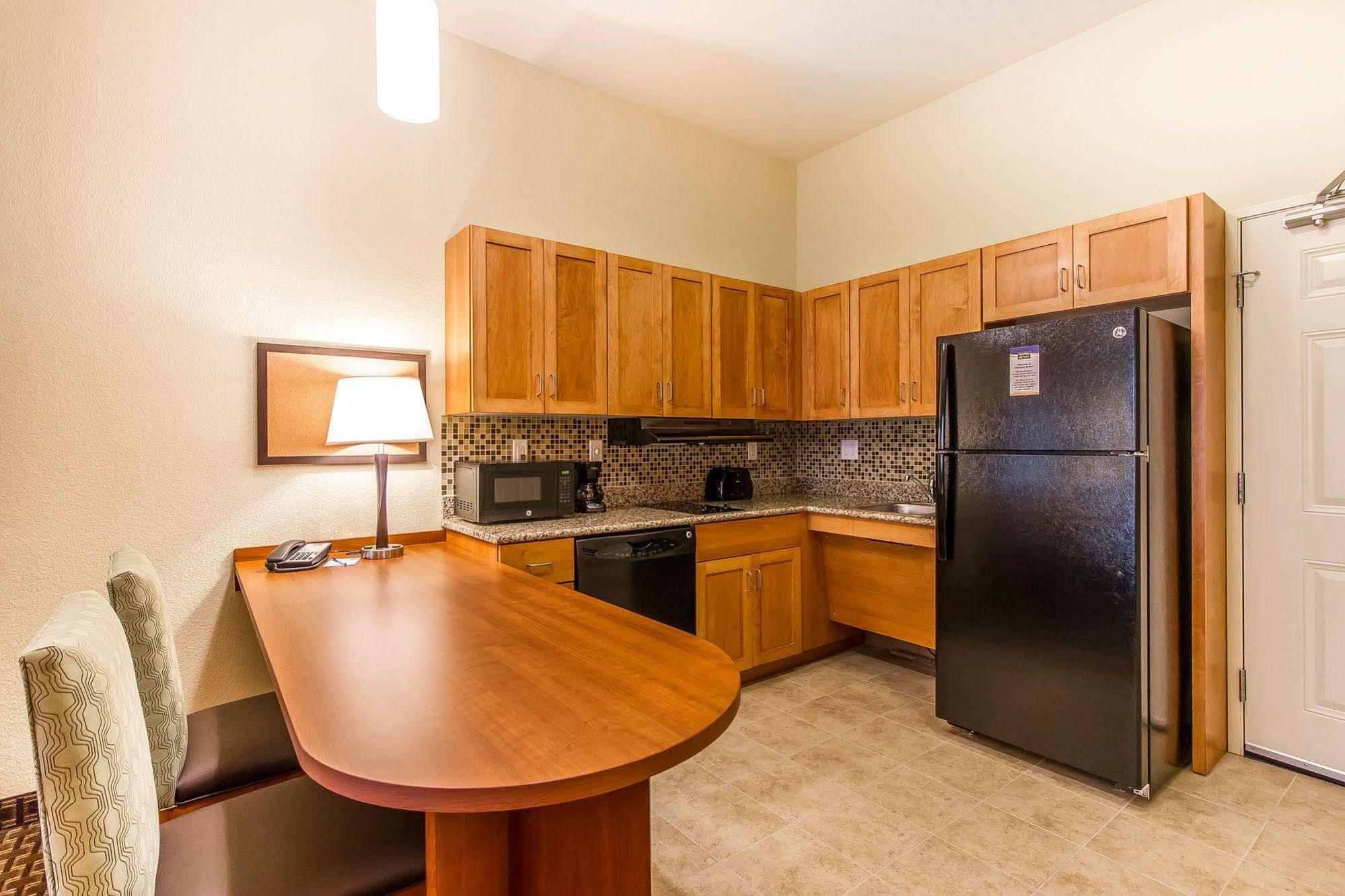 Mainstay Suites Stanley Bagian luar foto