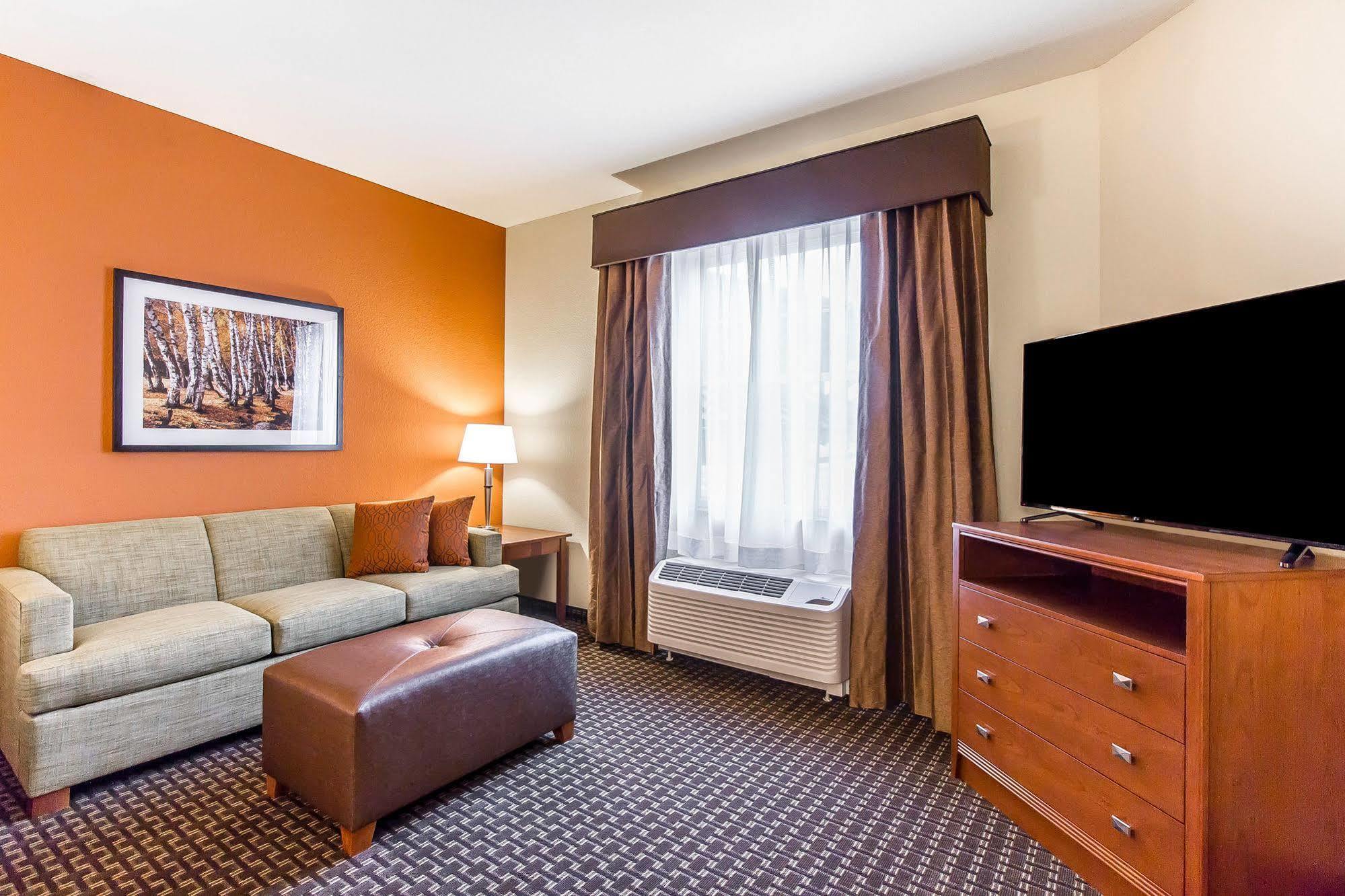 Mainstay Suites Stanley Bagian luar foto