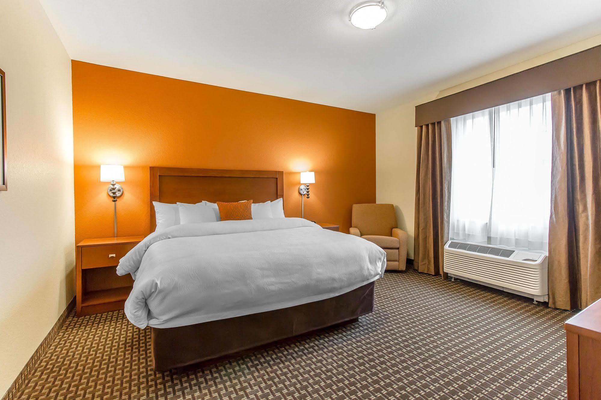 Mainstay Suites Stanley Bagian luar foto