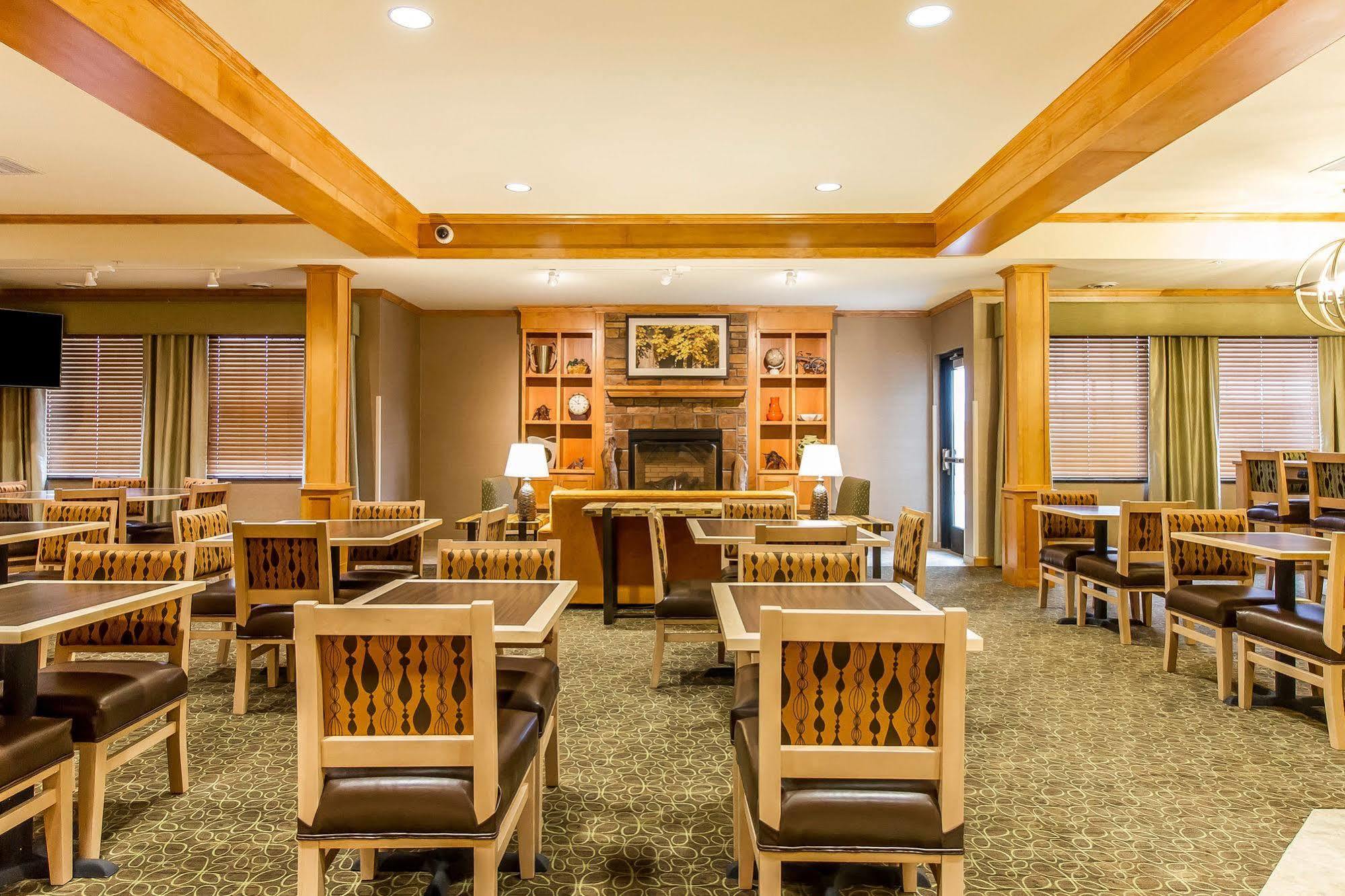 Mainstay Suites Stanley Bagian luar foto