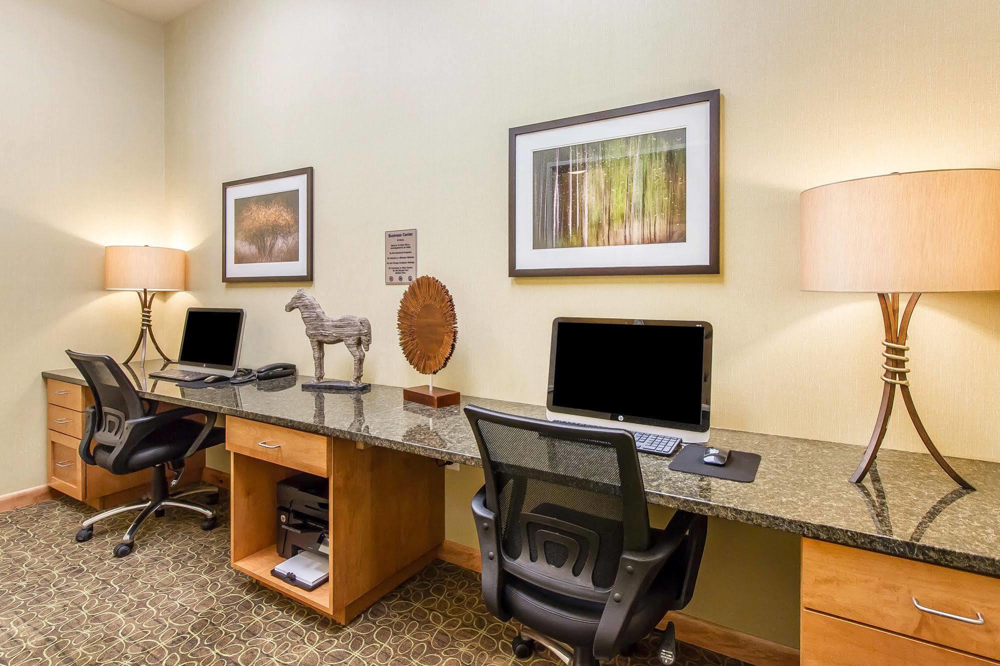 Mainstay Suites Stanley Bagian luar foto
