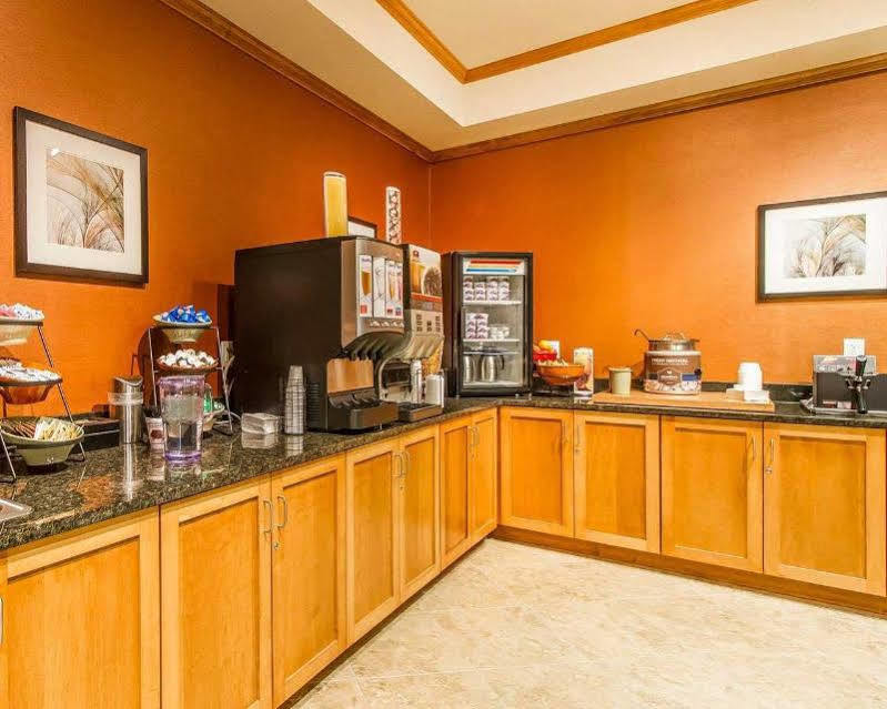 Mainstay Suites Stanley Bagian luar foto