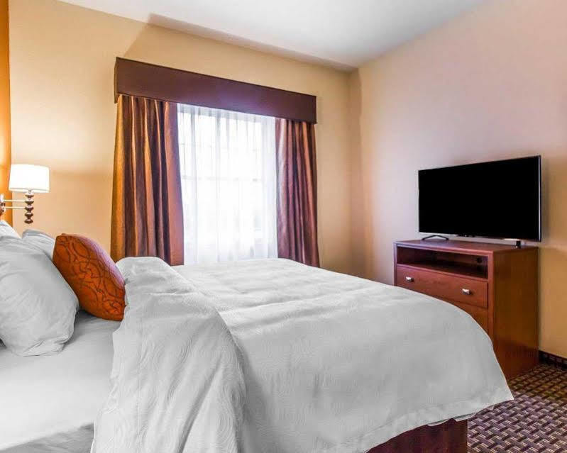 Mainstay Suites Stanley Bagian luar foto