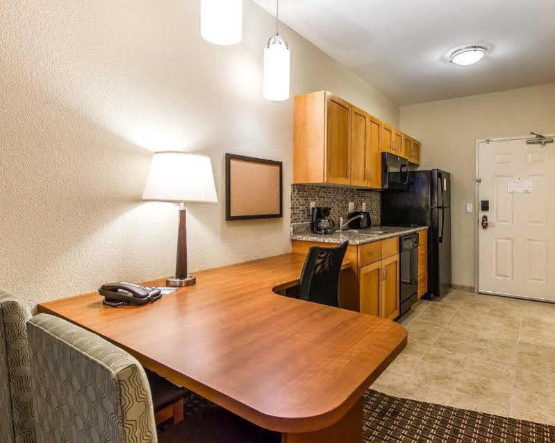 Mainstay Suites Stanley Bagian luar foto
