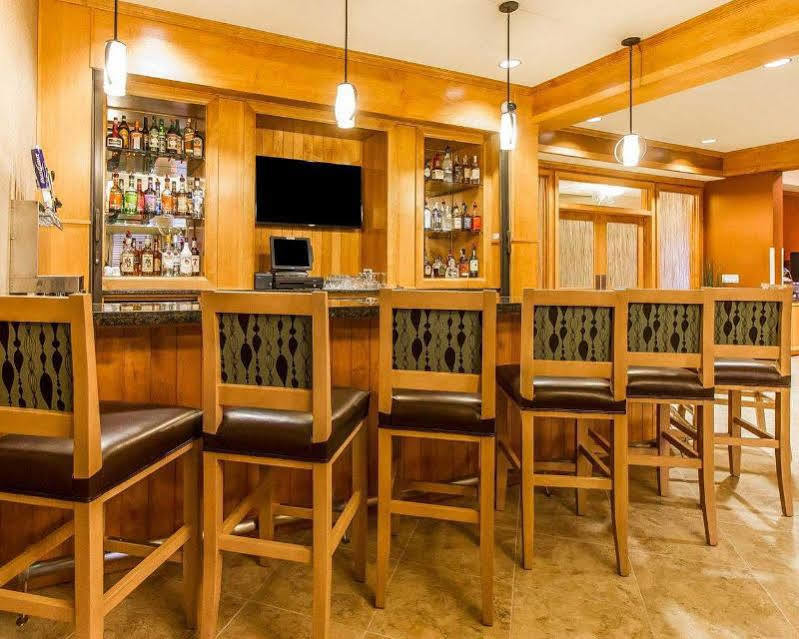 Mainstay Suites Stanley Bagian luar foto