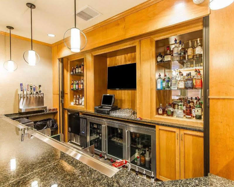 Mainstay Suites Stanley Bagian luar foto