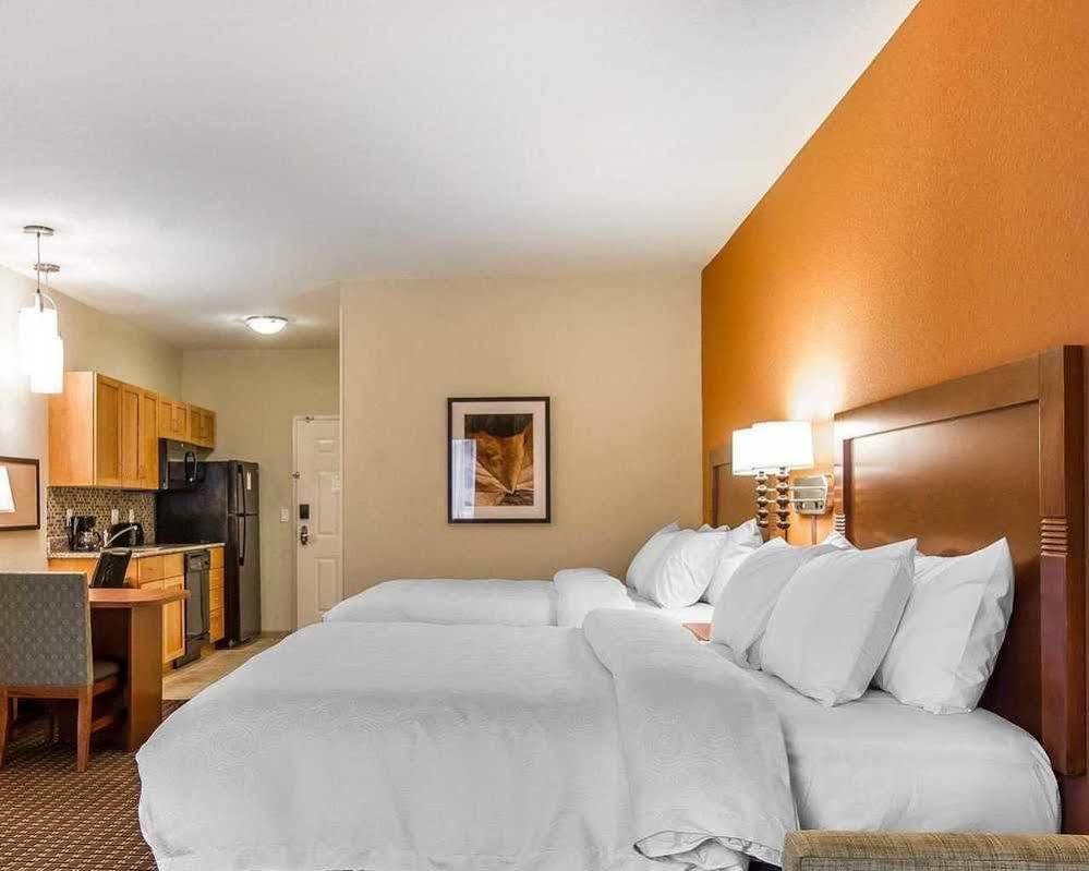 Mainstay Suites Stanley Bagian luar foto